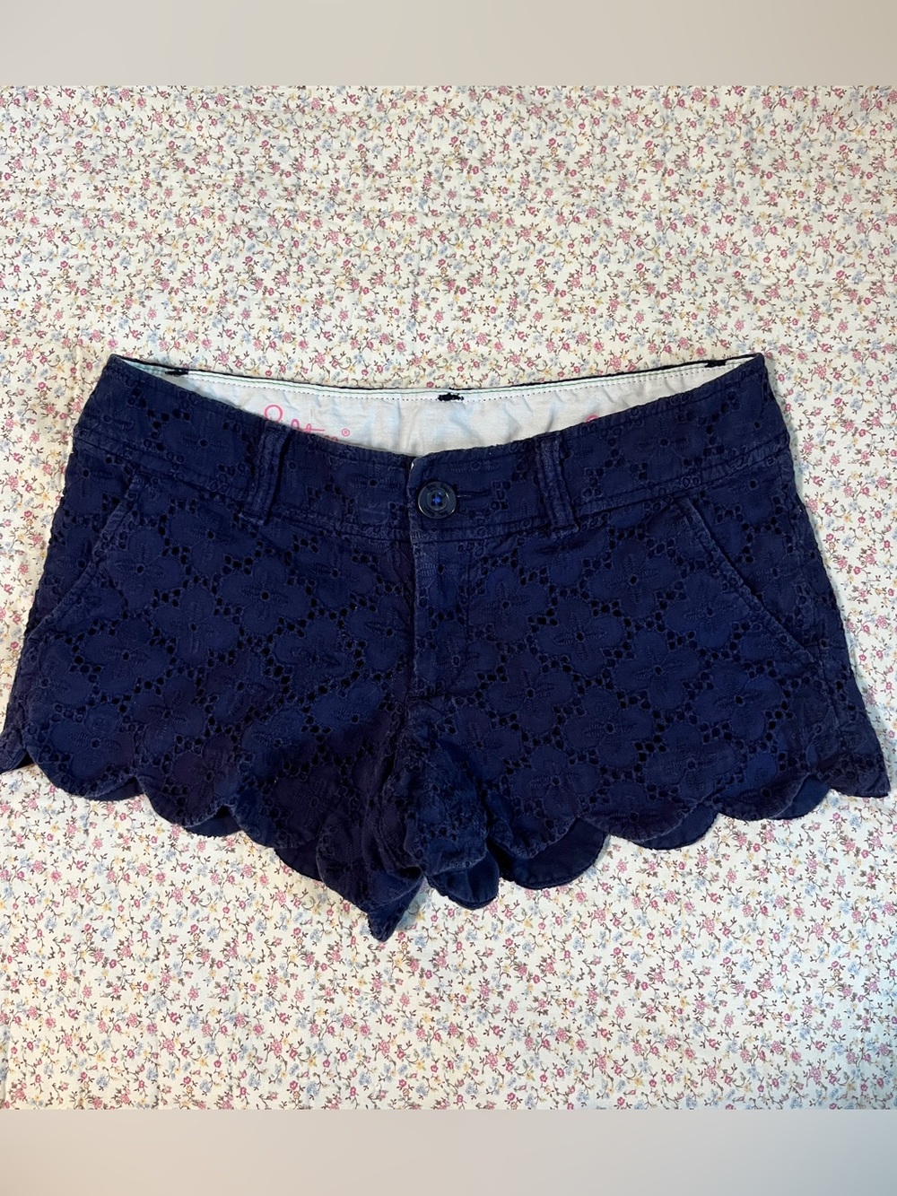 Lilly Pulitzer The Walsh Short Navy Lace Eyelet Scallop Hem Women’s Shorts. 00